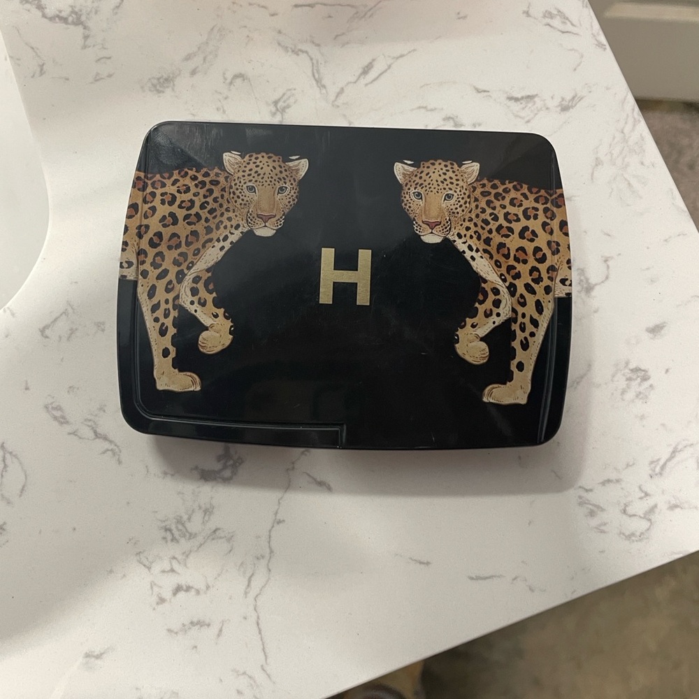 Hourglass Leopard Palette.